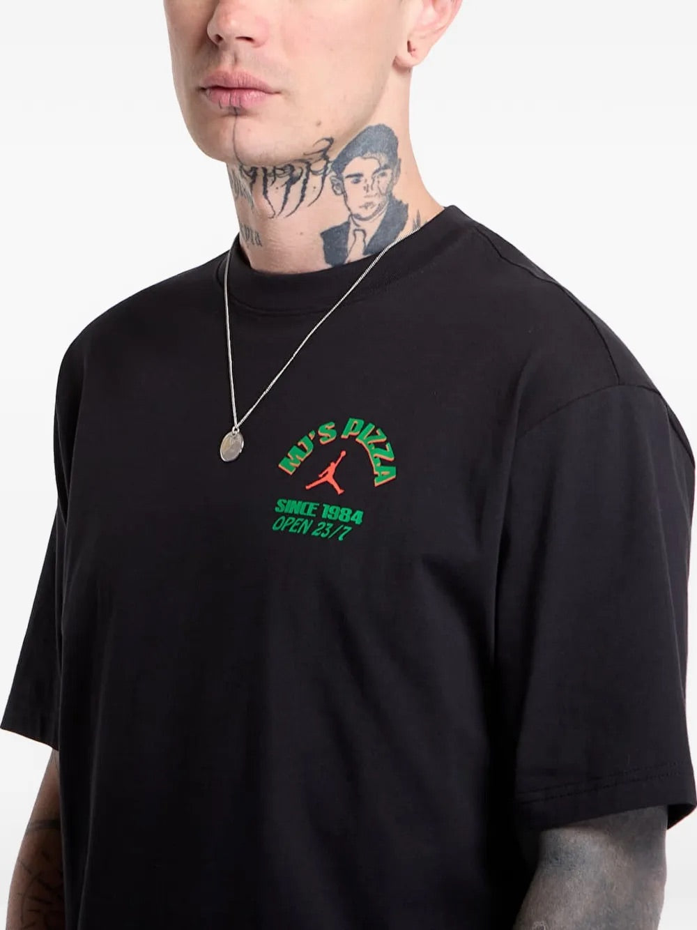 Nike M J Nc Pizza Gfx Ss Crew